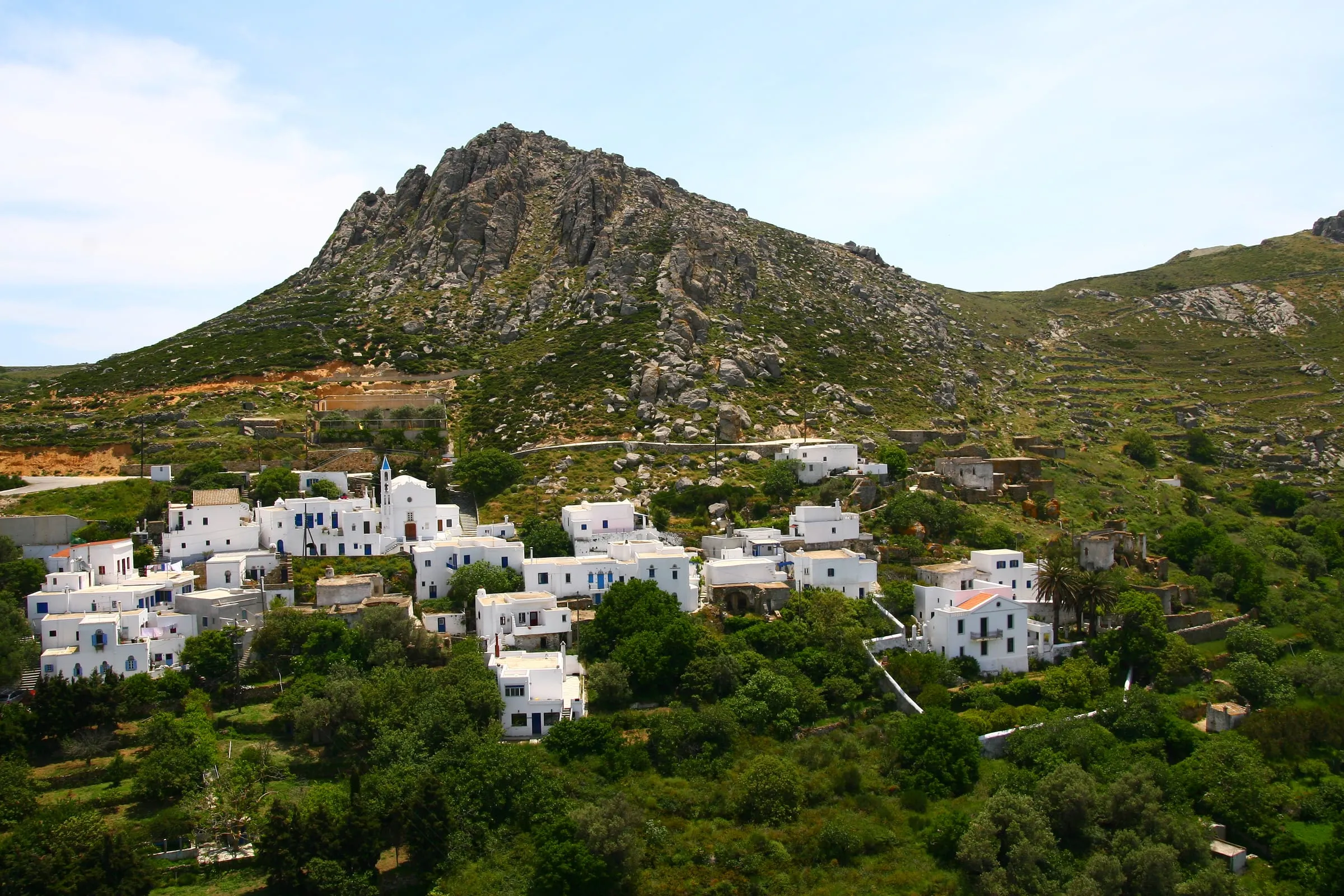 Το χωριό και ο βράχος